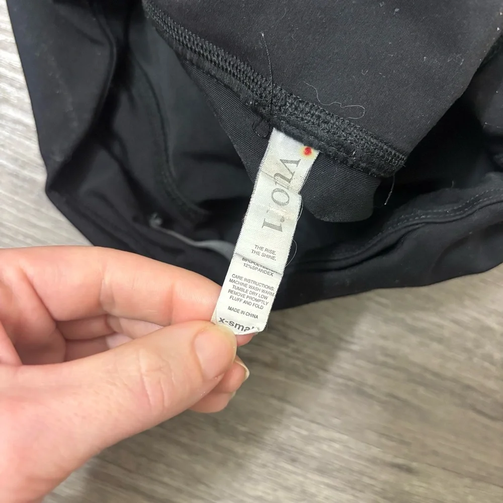 Vuori running shorts - Picture 3 of 5